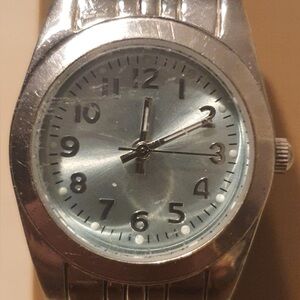 🦋10/$20🦋 FMDOTT007 Silver/Blue Stainless Steel Women's Watch